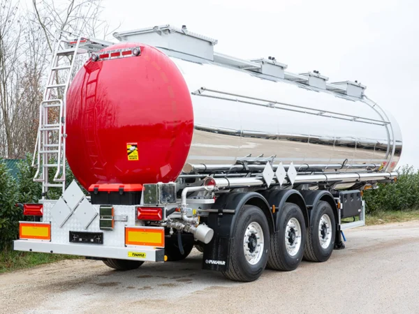 Poluprikolica cisterna za prijevoz svih vrsta kemijskih proizvoda.