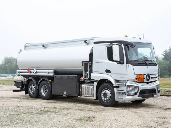 Cisterna - nadogradnja za prijevoz goriva - dizel i benzin.