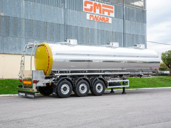 Poluprikolica cisterna za prijevoz tekućih prehrambenih proizvoda.