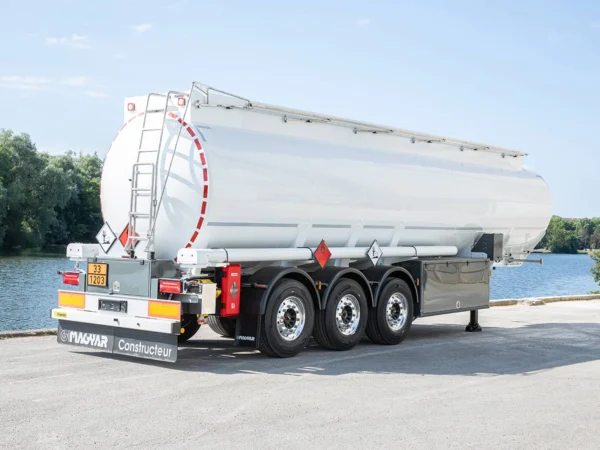 Poluprikolica cisterna za prijevoz goriva; dizel, benzin.